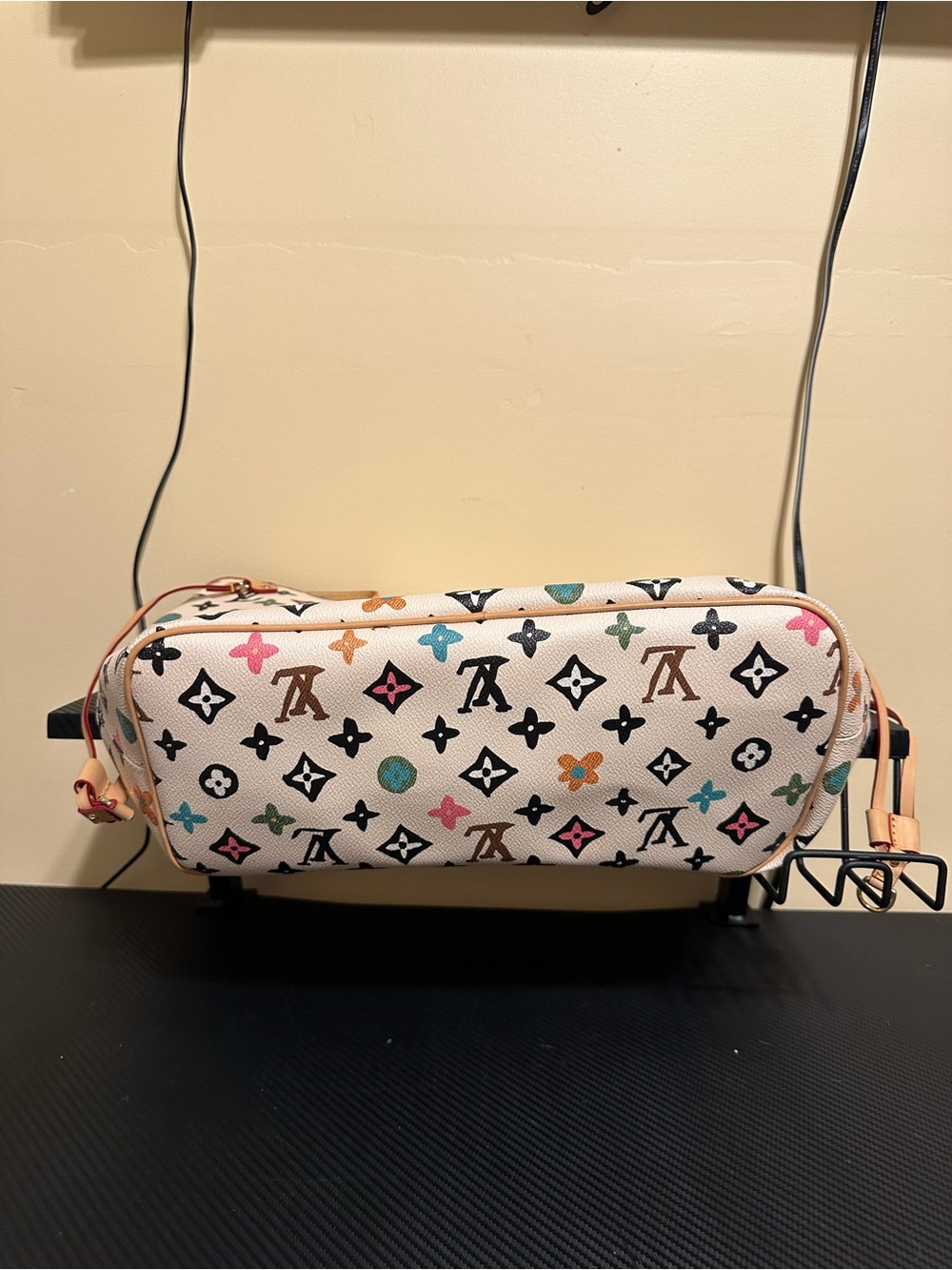 White color full tote - Picture 7 of 13